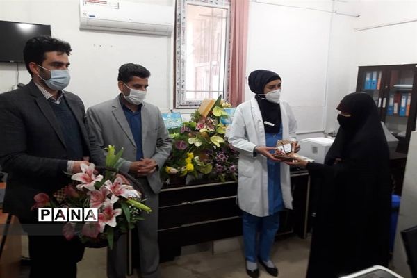 تجلیل آموزش و پرورش از پرستاران بیمارستان مفتح به مناسبت روز پرستار