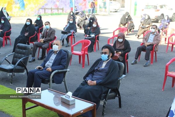 تجلیل از خیرین تهیه تبلت شهرستان بوشهر