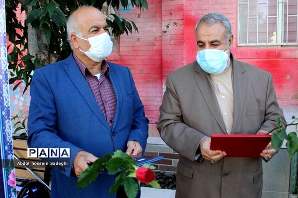 تجلیل از خیرین تهیه تبلت  شهرستان بوشهر