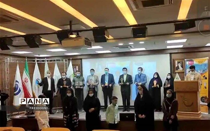 صدرنشینی دانش آموزان پژوهشگر منطقه چهار