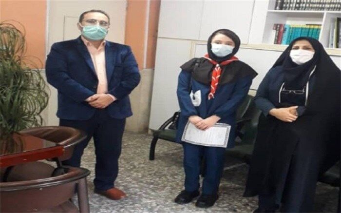 تقدیر از دانش‌آموز شهریاری برگزیده در جشنواره شاد