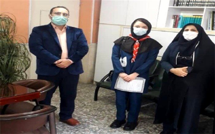 تقدیر از دانش‌آموز شهریاری برگزیده در جشنواره شاد