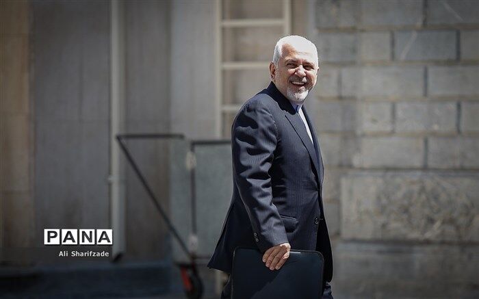 ظریف: زادروز مسیح مناسبتی سرورانگیز برای تمام بشریت است
