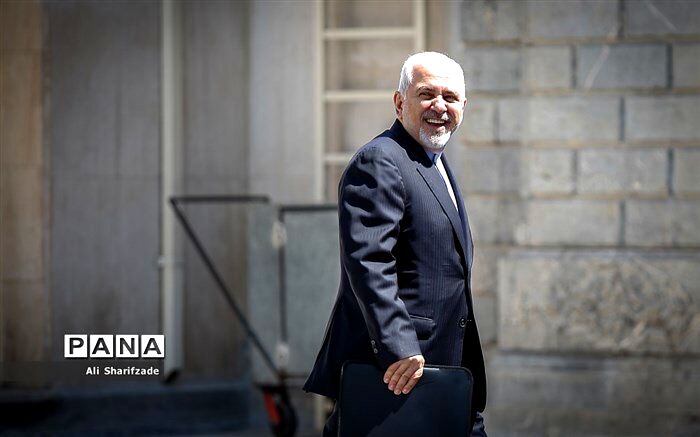 ظریف: زادروز مسیح مناسبتی سرورانگیز برای تمام بشریت است