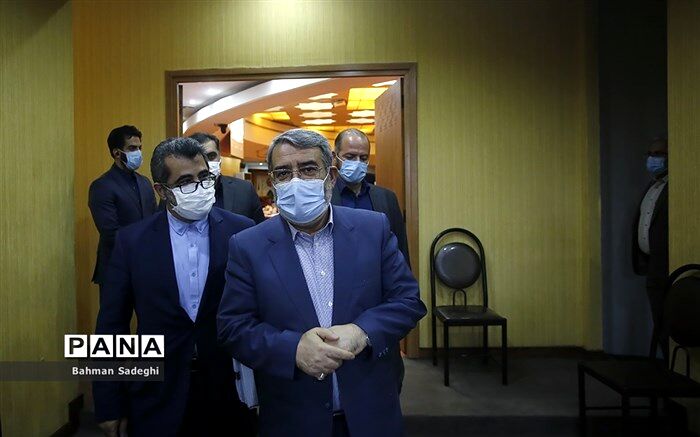وزیر کشور به سوال نمایندگان پاسخ می‌دهد