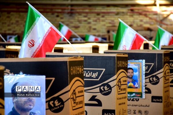 اهداى 600 دستگاه وسیله گرمایشى به نیازمندان و ١٨٥٠ دستگاه تبلت  به دانش آموزان نیازمند