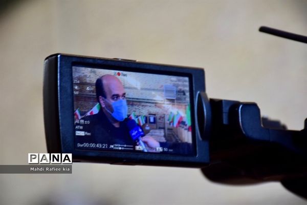 اهداى 600 دستگاه وسیله گرمایشى به نیازمندان و ١٨٥٠ دستگاه تبلت  به دانش آموزان نیازمند