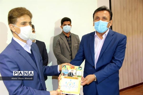 همایش کارگاه طرح ملی کوچ درسالن  اداره آموزش و پرورش منطقه کاکی