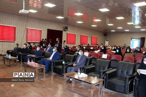 همایش کارگاه طرح ملی کوچ درسالن  اداره آموزش و پرورش منطقه کاکی