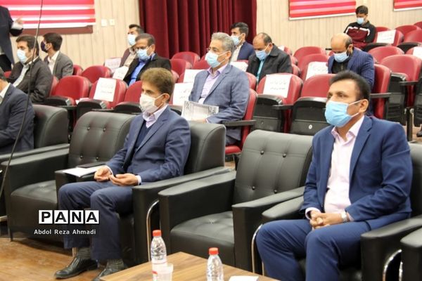 همایش کارگاه طرح ملی کوچ درسالن  اداره آموزش و پرورش منطقه کاکی