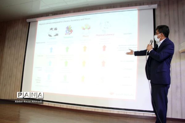 همایش کارگاه طرح ملی کوچ درسالن  اداره آموزش و پرورش منطقه کاکی