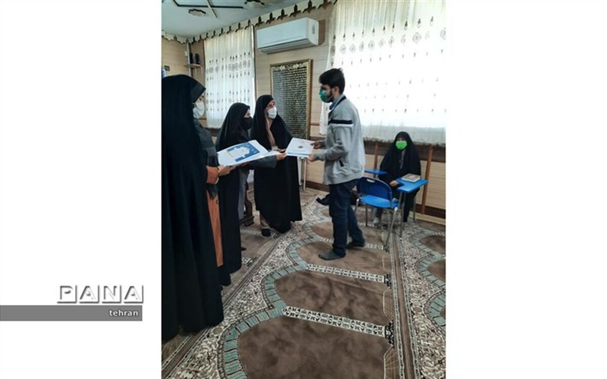 تجلیل از رتبه های برتر استانی و کشوری مسابقات قرآن دانش آموزی منطقه ۱۷