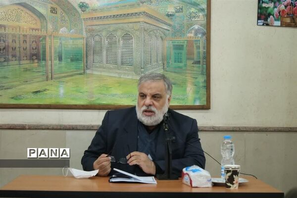 سی ودومین نشست فصلی  کارکنان بنیاد شهید و امور ایثارگران شهرستان ری