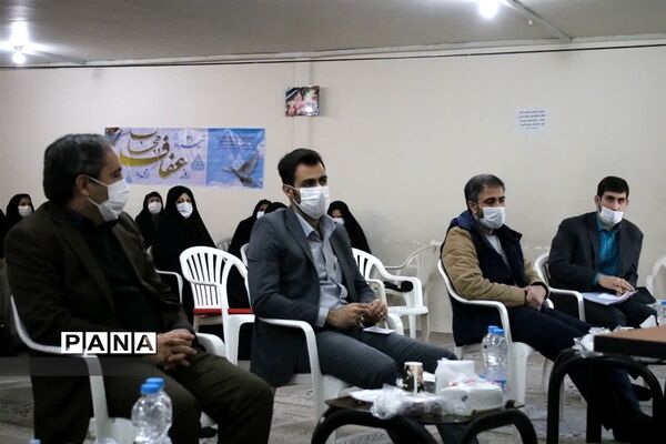 سی ودومین نشست فصلی  کارکنان بنیاد شهید و امور ایثارگران شهرستان ری