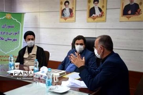 برگزاری آیین معرفی آثار فرهنگیان نویسنده در ملارد