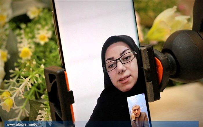 بازدید مدیرکل آموزش و پرورش البرز از کلاس های درس مجازی در مدارس