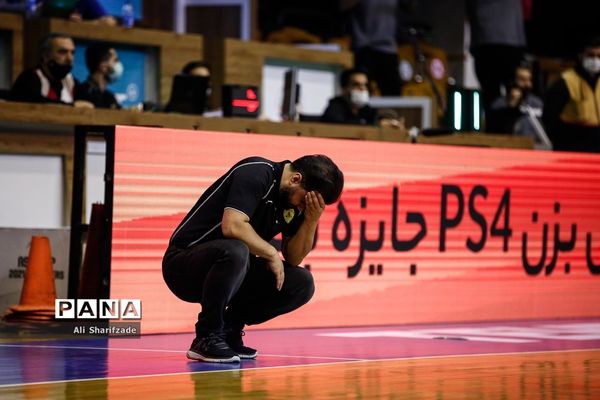 دیدار تیم‌های بسکتبال اکسون و نفت آبادان