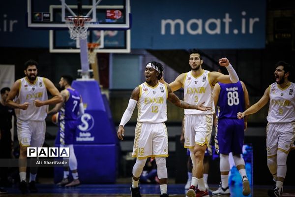 دیدار تیم‌های بسکتبال اکسون و نفت آبادان