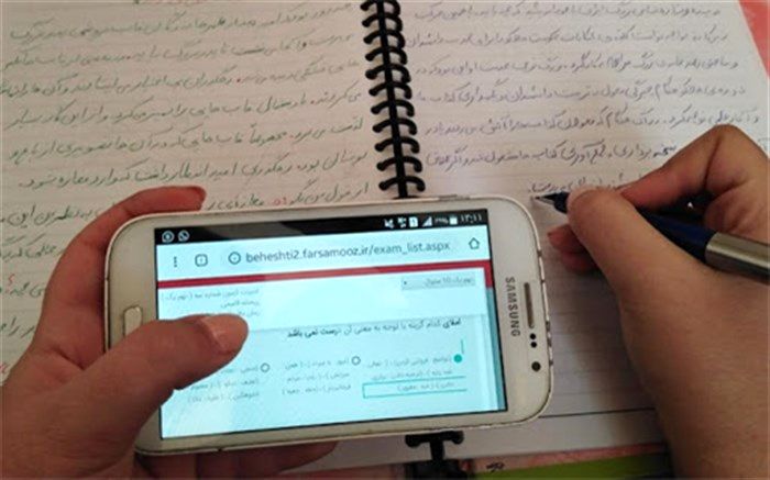 تاثیر فضای مجازی بر عملکرد دانش آموزان