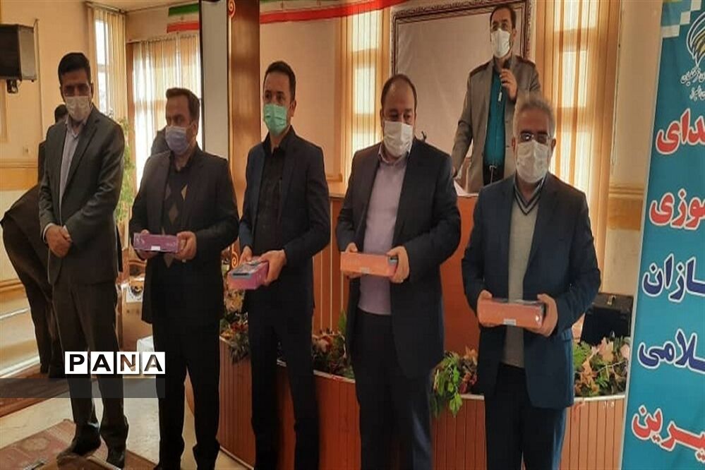 اهدا 75 تبلت به دانش آموزان بی بضاعت شهرستان نظر آباد