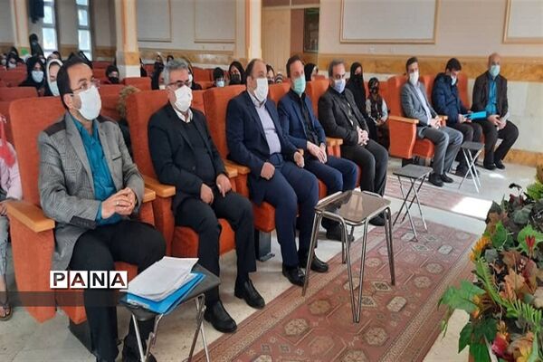 اهدا 75 تبلت به دانش آموزان بی بضاعت شهرستان نظر آباد