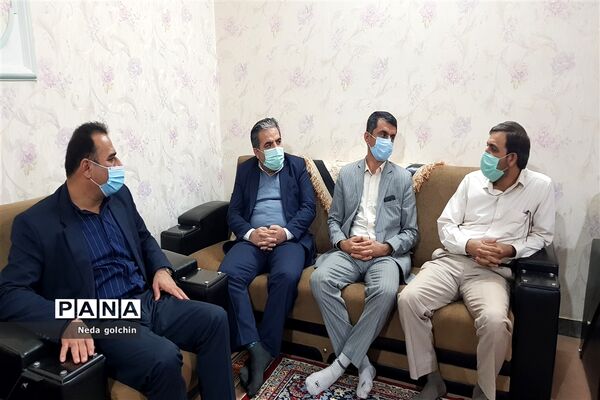 دیدار مدیر آموزش و پرورش ناحیه ۳ با ایثارگر و جانباز دفاع مقدس