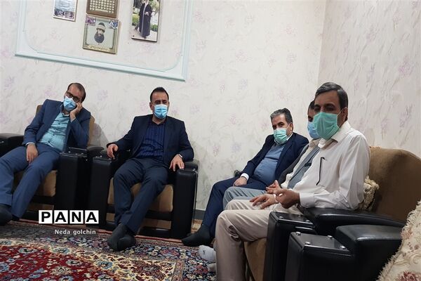 دیدار مدیر آموزش و پرورش ناحیه ۳ با ایثارگر و جانباز دفاع مقدس