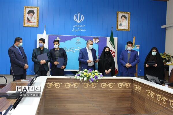 آیین تحلیف اعضای هیات رئیسه مجلس دانش‌آموزی مازندران