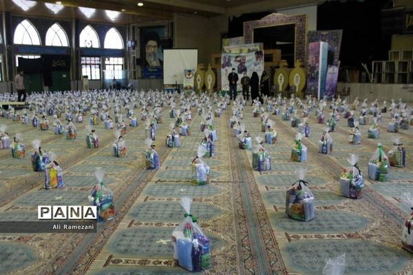 توزیع بسته‌های معیشتی در قائم‌شهر