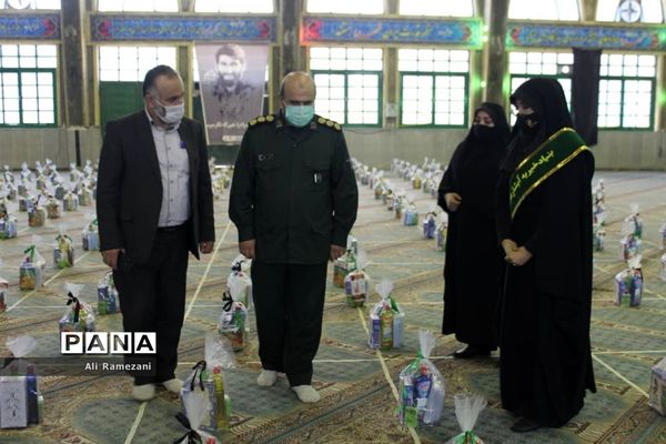 توزیع بسته‌های معیشتی در قائم‌شهر