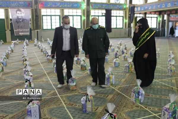 توزیع بسته‌های معیشتی در قائم‌شهر