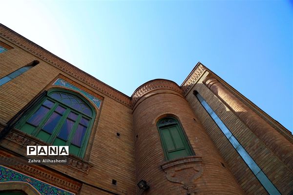 دبیرستان ماندگار و هنرستان فیروزبهرام