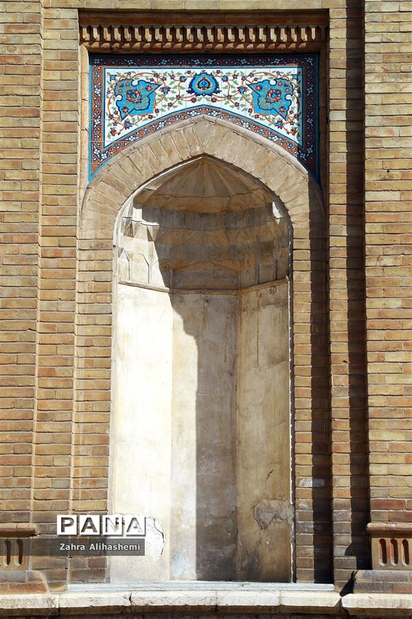دبیرستان ماندگار و هنرستان فیروزبهرام