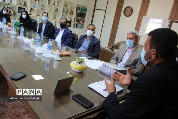 تجلیل از داوران سی و هشتمین دوره مسابقات فرهنگی هنری آموزش و پرورش استان بوشهر