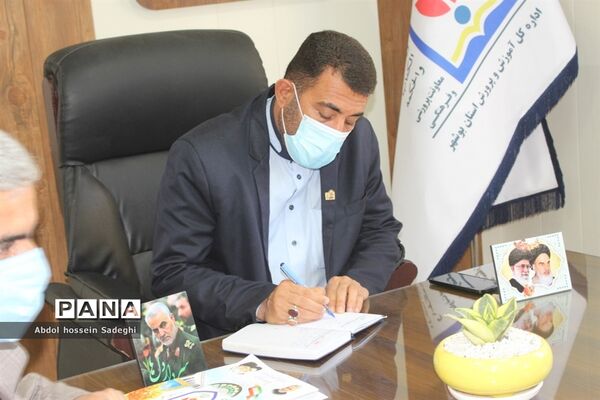 تجلیل از داوران سی و هشتمین دوره مسابقات فرهنگی هنری آموزش و پرورش استان بوشهر