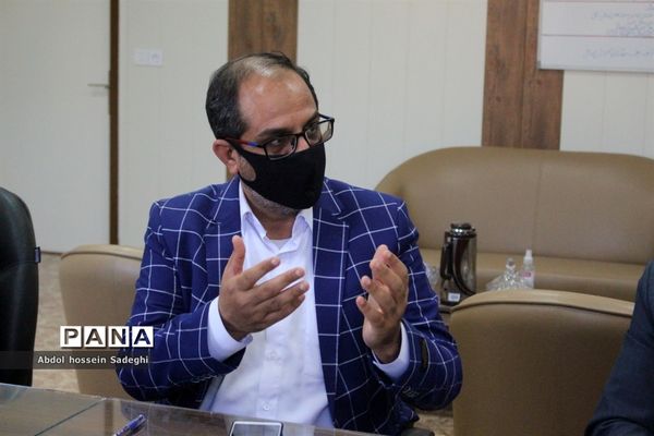 تجلیل از داوران سی و هشتمین دوره مسابقات فرهنگی هنری آموزش و پرورش استان بوشهر