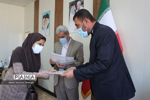 تجلیل از داوران سی و هشتمین دوره مسابقات فرهنگی هنری آموزش و پرورش استان بوشهر