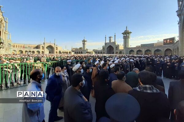 تشییع پیکر آیت الله مصباح یزدی درحرم حضرت معصومه(س)
