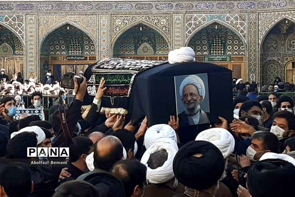تشییع پیکر آیت الله مصباح یزدی درحرم حضرت معصومه(س)