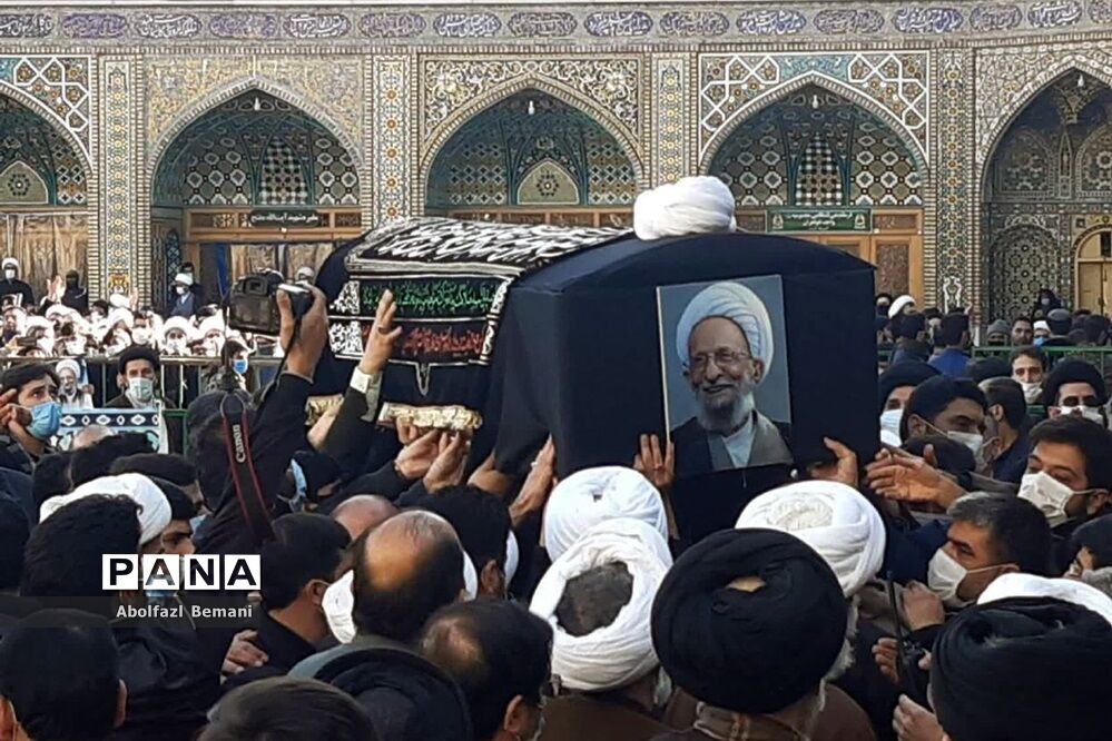 خاکسپاری پیکر آیت‌الله مصباح یزدی در حرم حضرت معصومه(س)