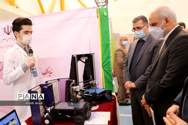 بازدید وزیر آموزش و پرورش از نمایشگاه دستاوردهای دانش‌آموزان و هنرجویان خراسان رضوی