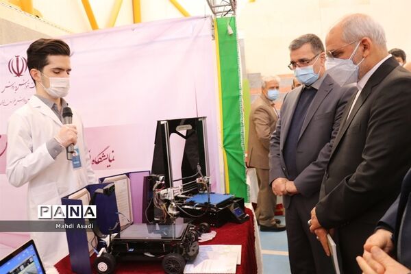 بازدید وزیر آموزش و پرورش از نمایشگاه دستاوردهای دانش‌آموزان و هنرجویان خراسان رضوی