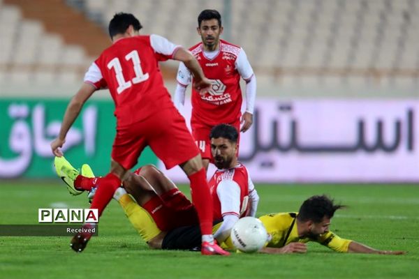 دیدار تیم‌های پرسپولیس و سپاهان