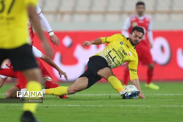 دیدار تیم‌های پرسپولیس و سپاهان