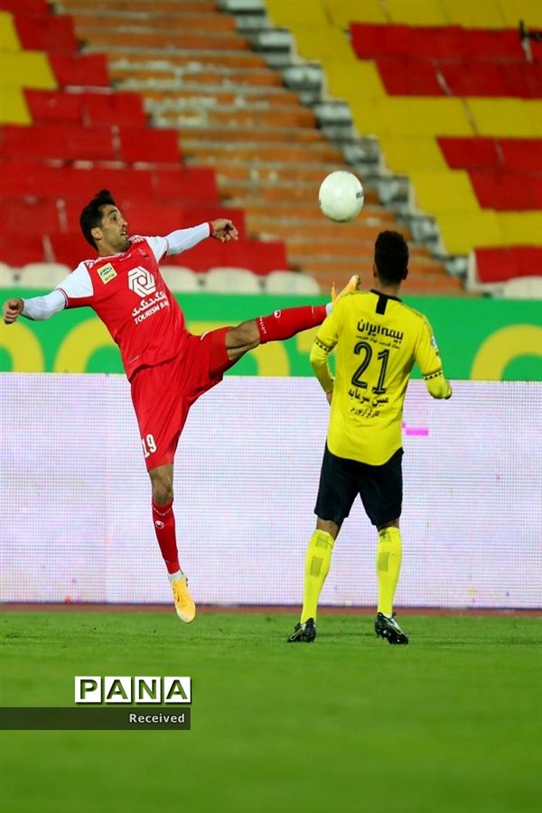 دیدار تیم‌های پرسپولیس و سپاهان