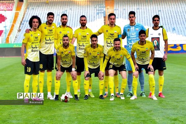دیدار تیم‌های پرسپولیس و سپاهان