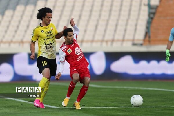 دیدار تیم‌های پرسپولیس و سپاهان