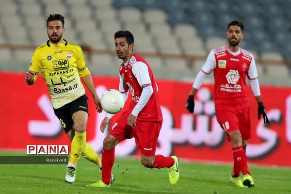 دیدار تیم‌های پرسپولیس و سپاهان