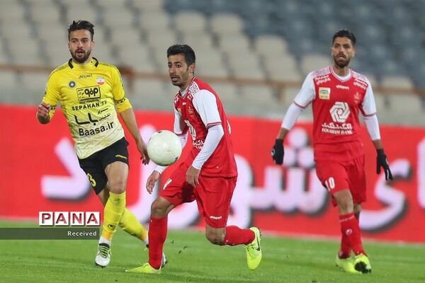 دیدار تیم‌های پرسپولیس و سپاهان