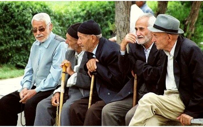 قادری: طرح«بازنشستگی پیش از موعد» با اصل 75 قانون اساسی مغایرت دارد
